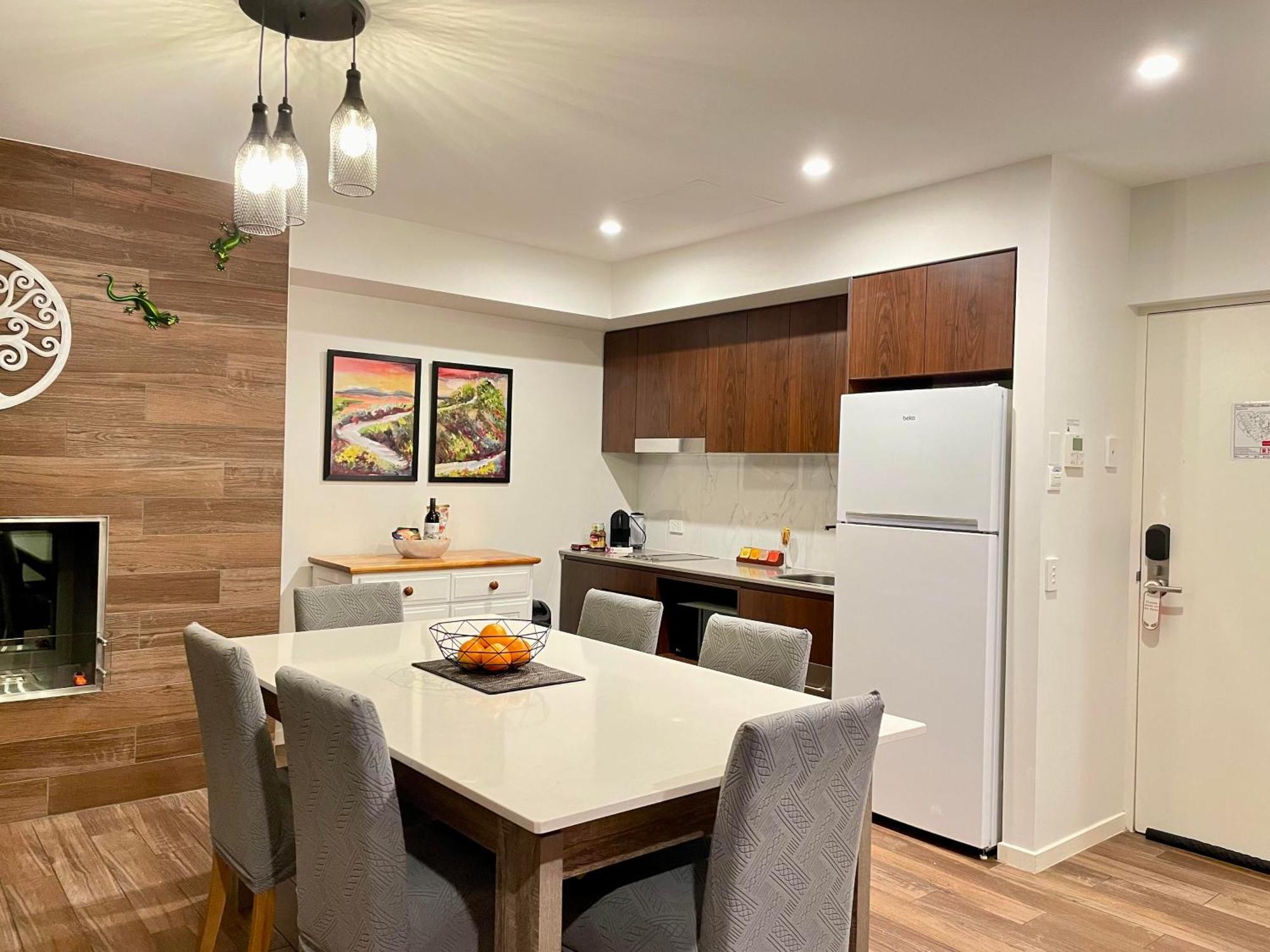 Altitude On Монтвіль Номер фото A kitchen in a serviced apartment