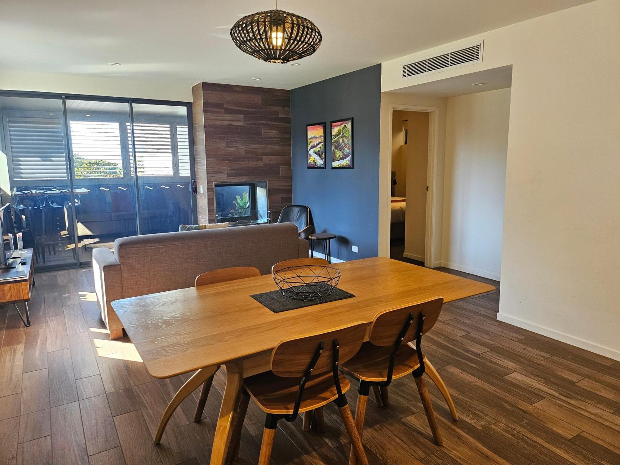 Altitude On Монтвіль Екстер'єр фото A living room in a typical apartment at the complex