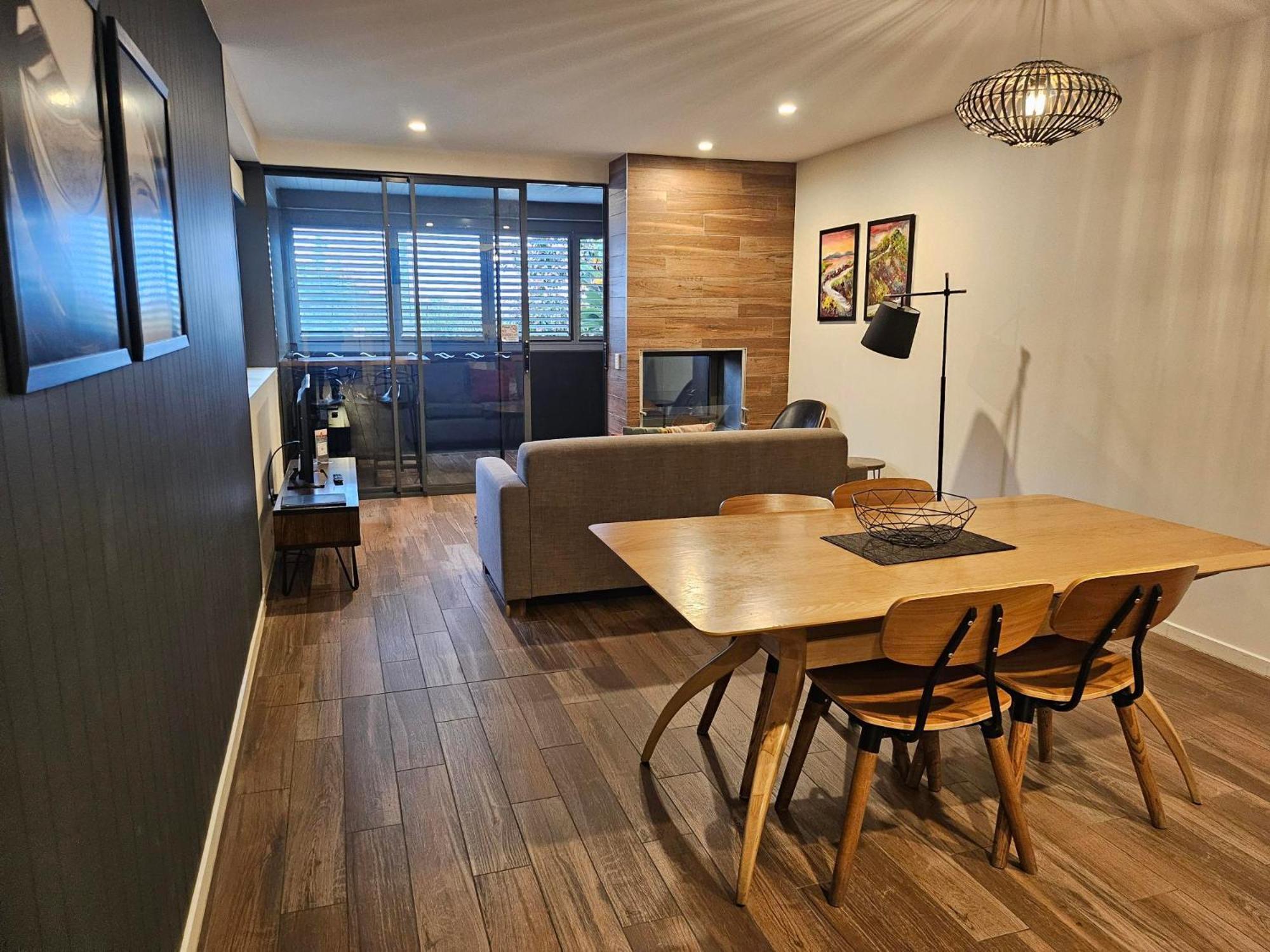 Altitude On Монтвіль Номер фото A living room in a typical apartment at the complex