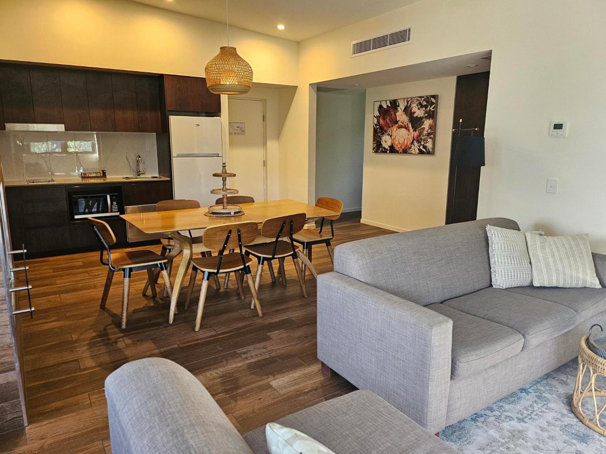 Altitude On Монтвіль Екстер'єр фото A typical apartment at the Village