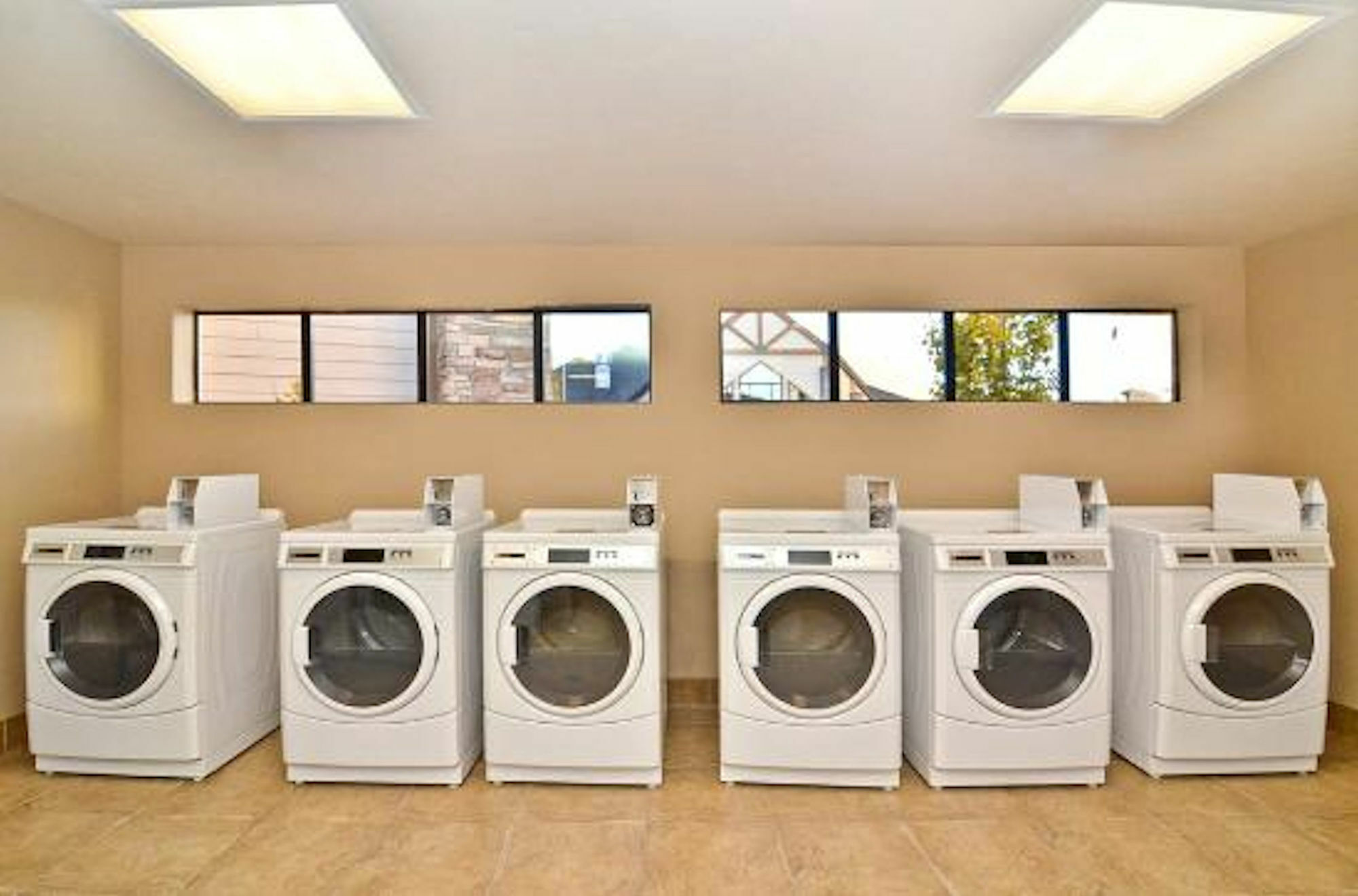 Altitude On Монтвіль Екстер'єр фото Laundry facilities at the University of Washington