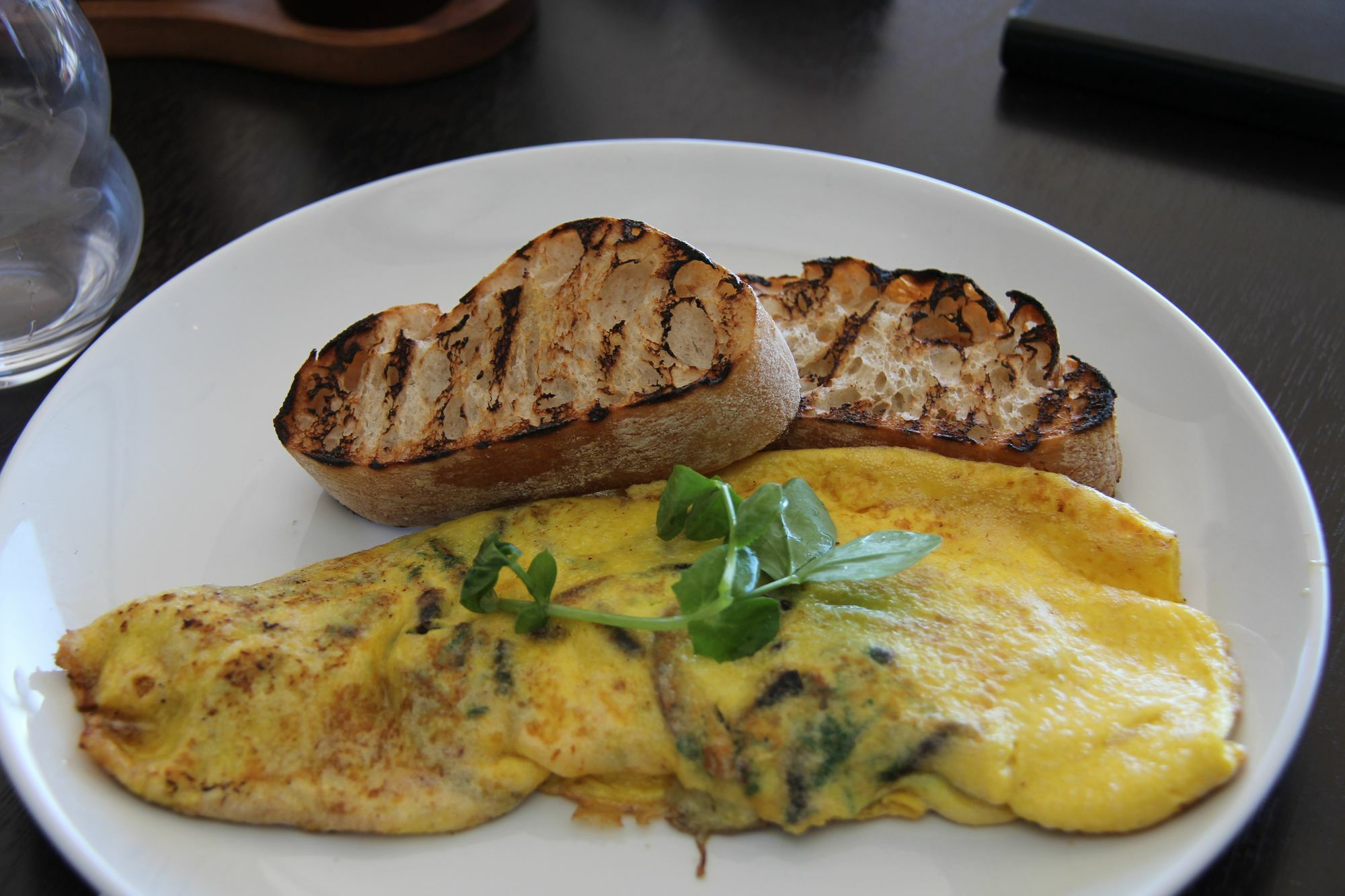 Altitude On Монтвіль Екстер'єр фото An omelette with herbs